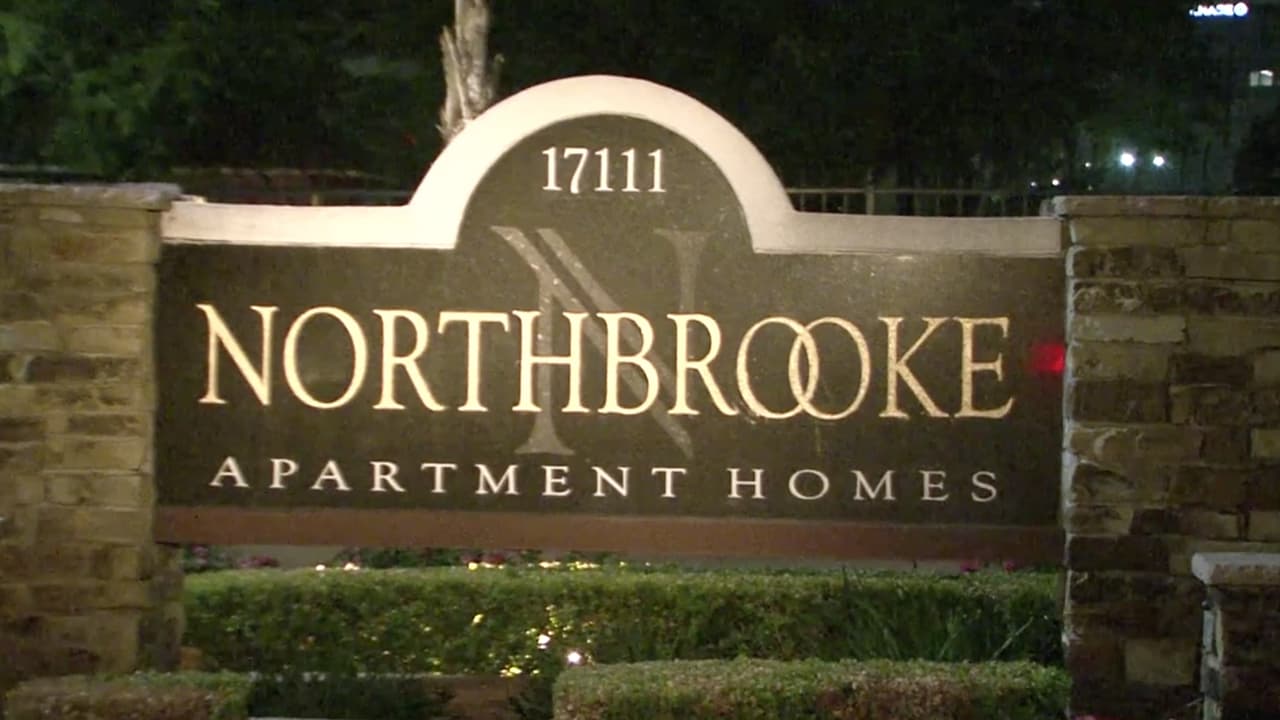 Las autoridades solicitan ayuda comunitaria con información que pueda ayudar en este caso. Las pistas se pueden suministrar llamando al departamento de homicidios de HCSO o a 
<b><a href="https://crime-stoppers.org/" target="_blank">Crime Stoppers</a></b>.