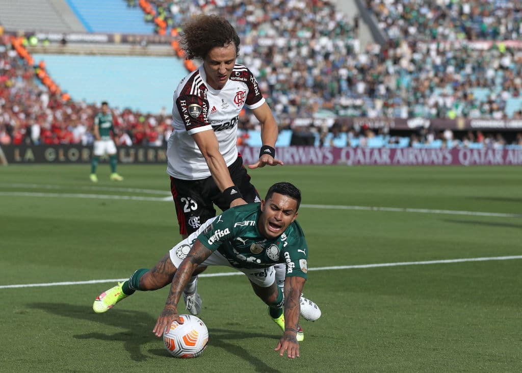 Con un gol de Deyverson al minuto 95, Palemiras rompe el empate en los tiempos extras, vencen 2-1 al Flamengo y levantan el título de la Copa Libertadores por segundo año consecutivo.