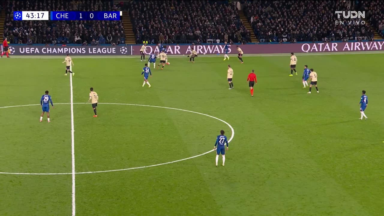 ¡Tarjeta Roja! Ronald Araujo recibe la segunda amarilla y se va del juego.