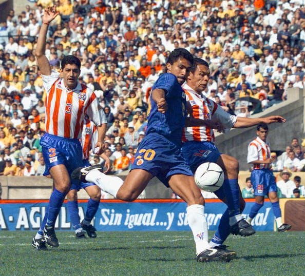 En 42 partidos disputados entre ambos, la superioridad es para Coombia que venció 19 veces a Paraguay por 17 de los guaraníes. Seis empates entre ambas oncenas