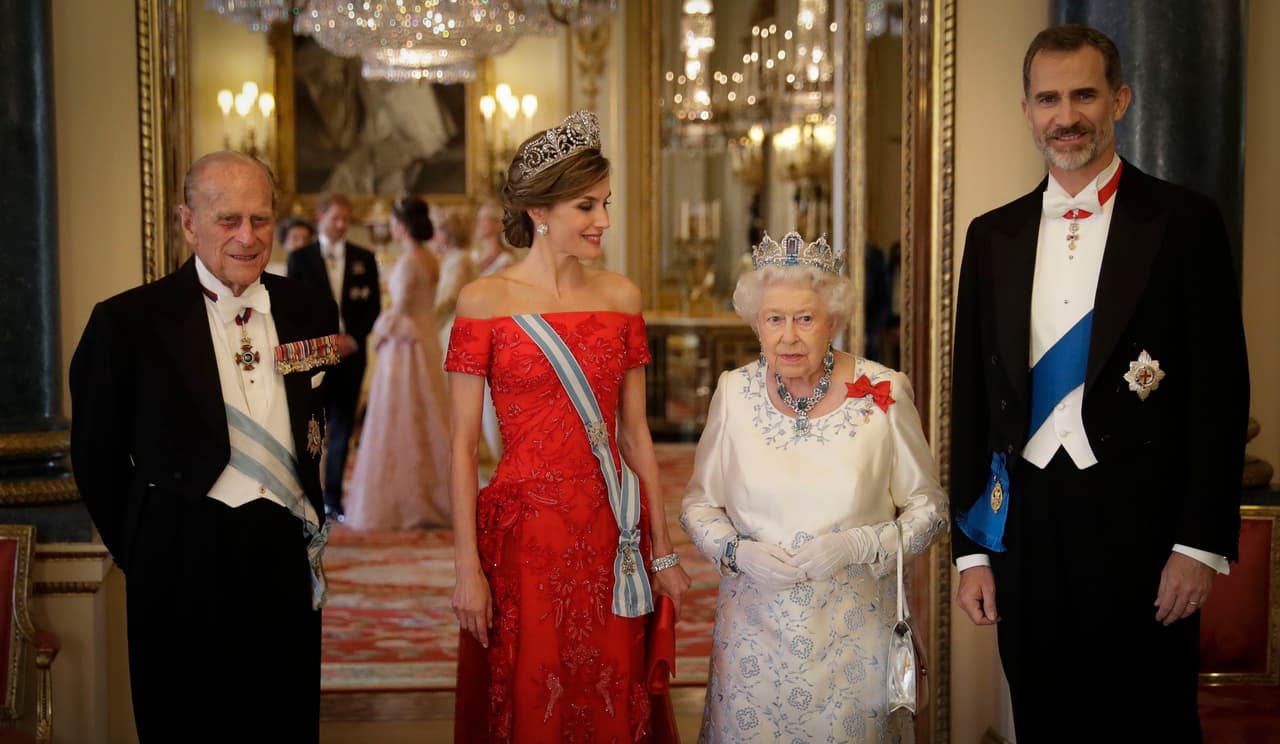 La agencia EFE citó fuentes de la casa real británica para dar a conocer la fecha en que el rey Felipe entrará oficialmente a esta orden, considerada 
<b><a href="https://www.royal.uk/order-garter" target="_blank">la más antigua del Reino Unido</a></b>, de acuerdo a la página oficial de la corona. En el evento, el mocarca español estará acompañado por su esposa la reina Letizia.