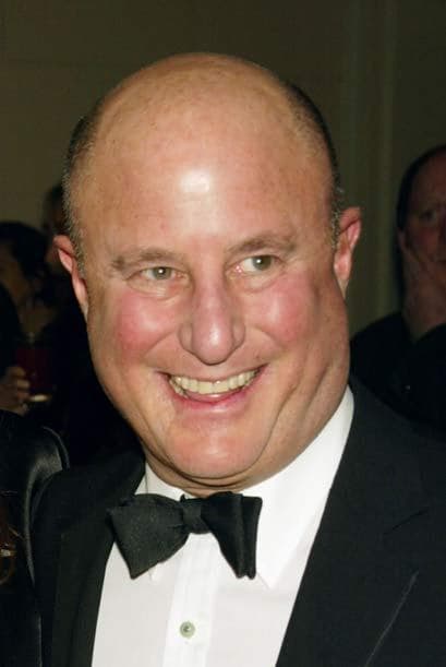 Y de entre los más mencionados está el inversionista Ronald Perelman quien desde 2002 ha donado más de $200 millones.