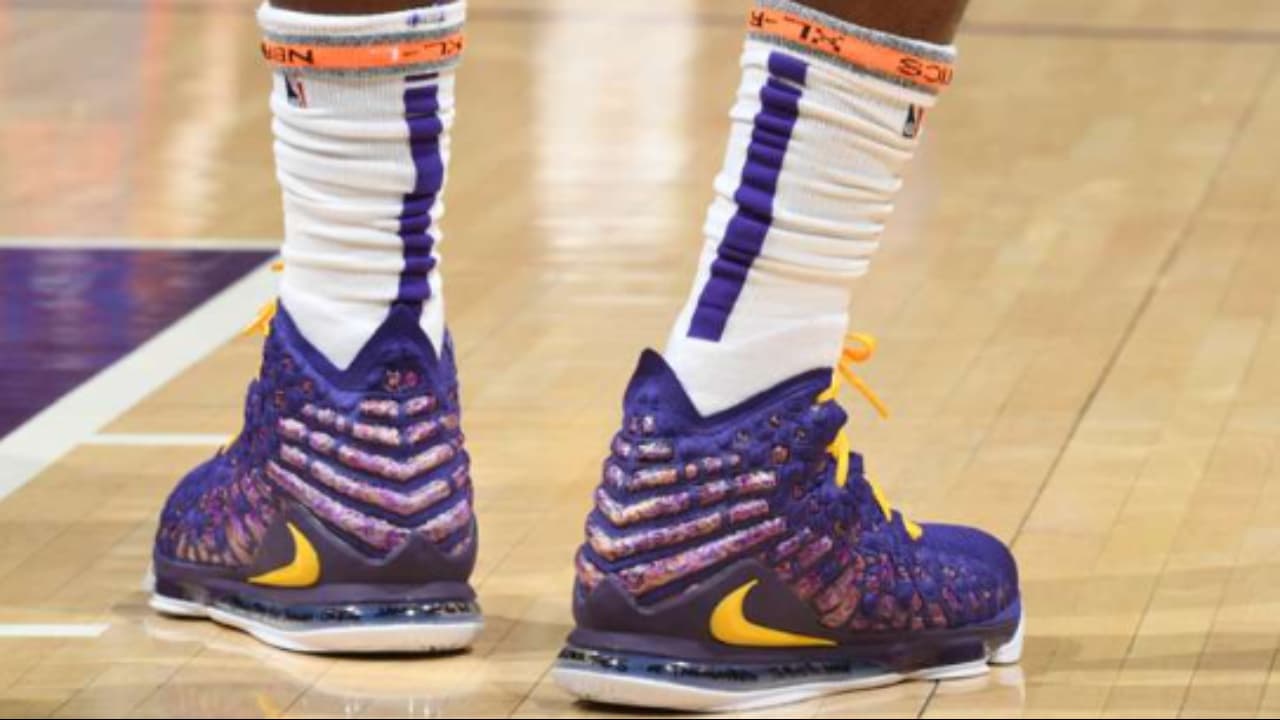 El juego contra los Detroit Pistons fue el pretexto perfecto para utilizar los LeBron 17 PE en morado y amarillo aquel quinto día de enero.