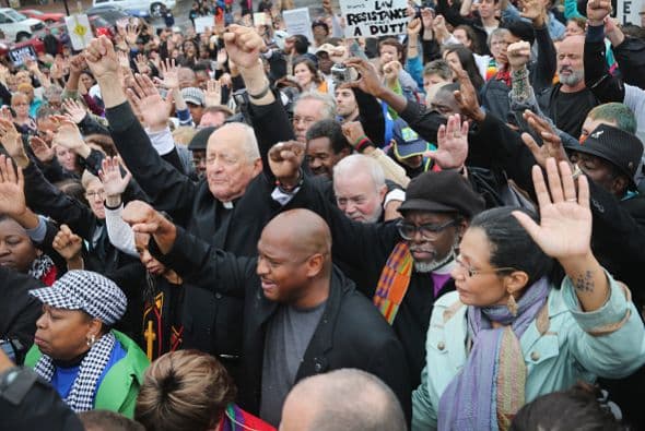 Las movilizaciones formaron parte del llamado “Lunes Moral” organizado por agrupaciones de Misuri y otros estados del país, en repudio al uso de la fuerza por la policía
