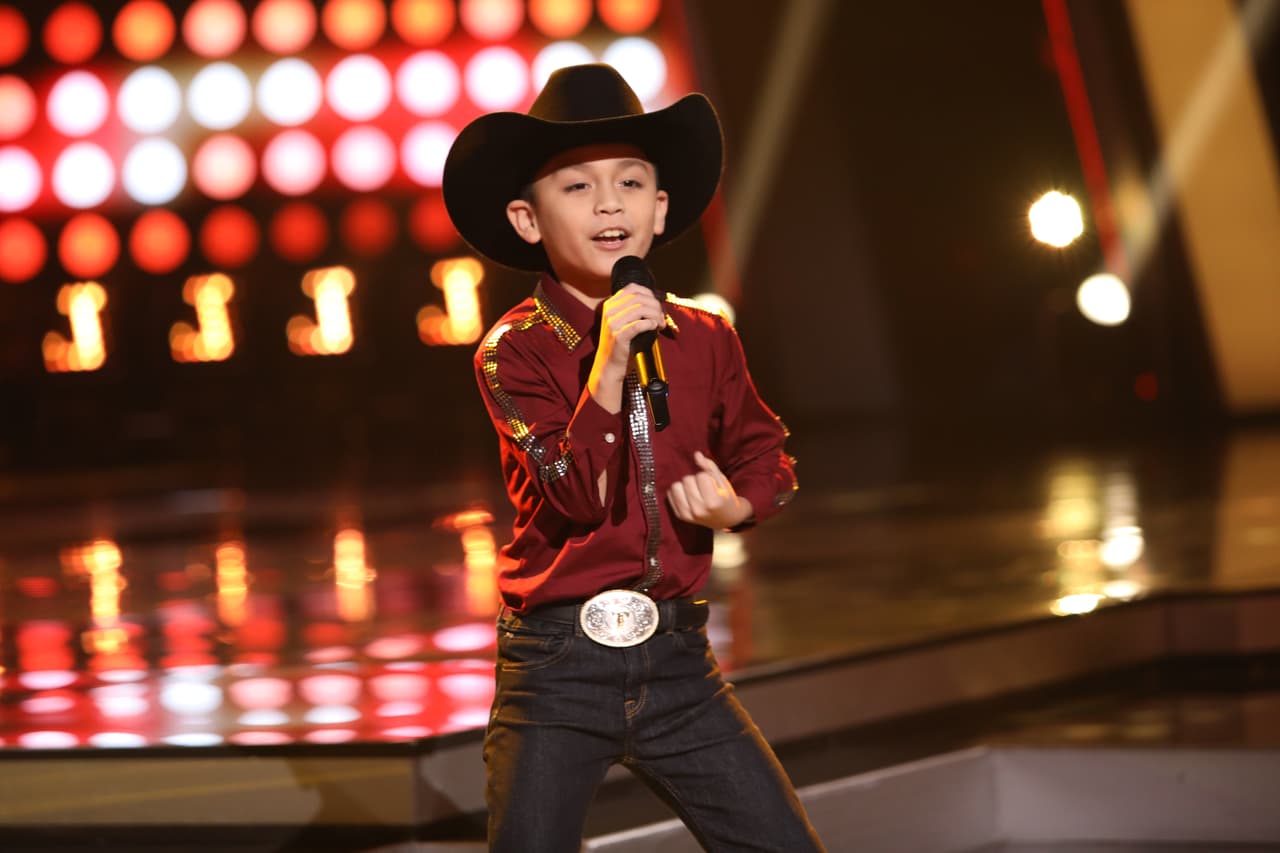 Después, Joel cantó 'La dueña del swing' al puro estilo norteño.