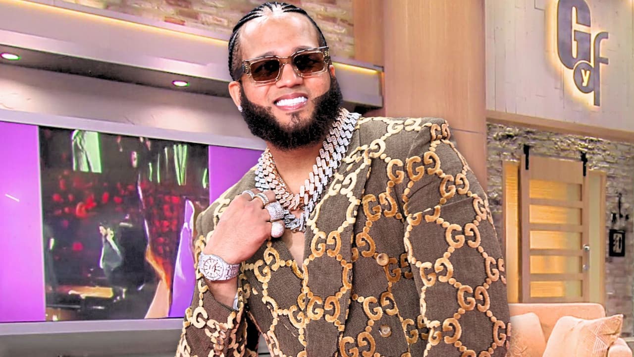 El Alfa presume sus joyas y recuerda con nostalgia una cadena que empeñó