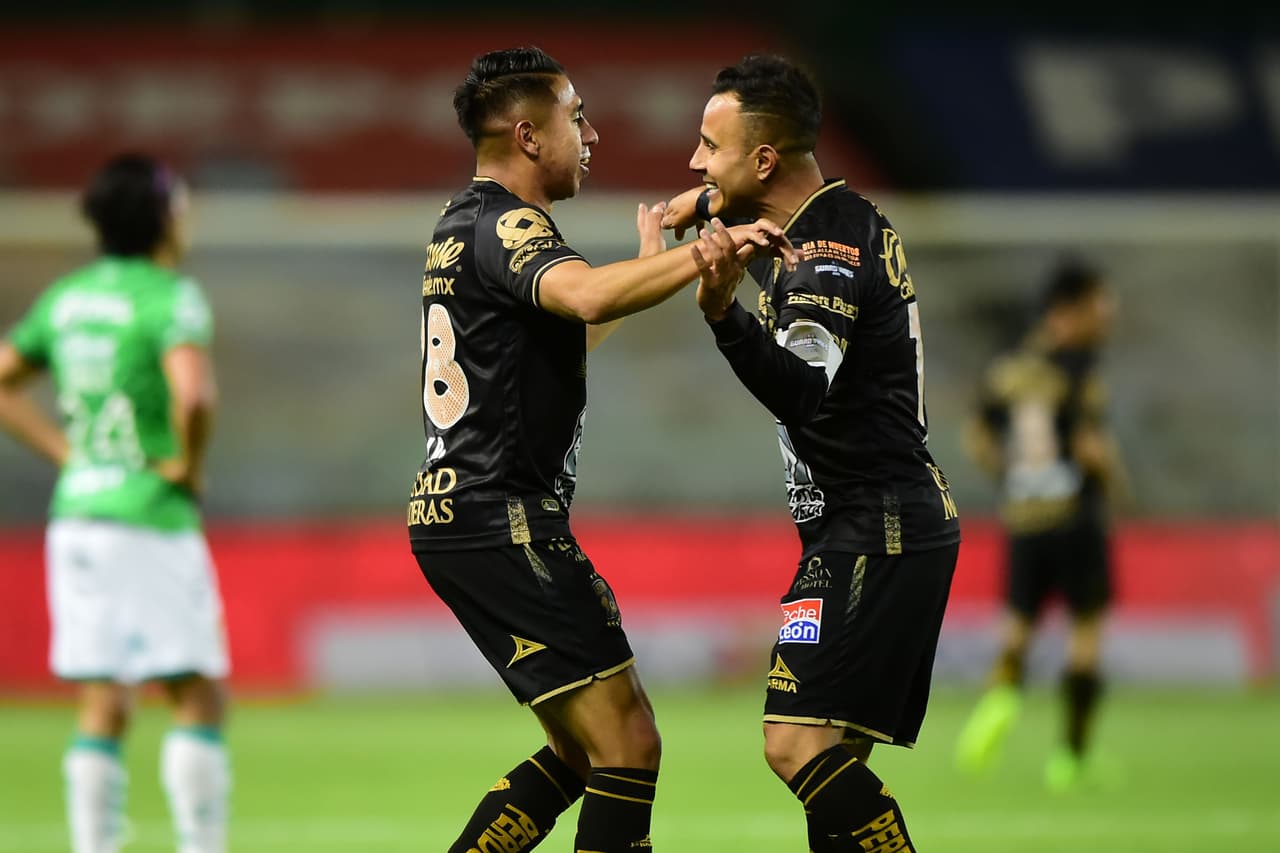 El conjunto Esmeralda sigue consiguiendo puntos y con goles de David Ramírez y Luis Montes, los locales logran remontar y se quedan con los tres puntos en el Nou Camp.