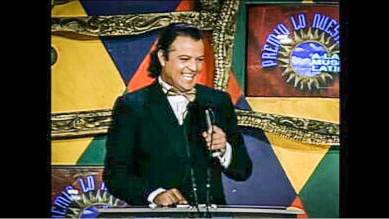 El comediante mexicano Paul Rodríguez regresó por su segundo año como anfitrión de la noche. La escenografía de la noche fue sumamente artística, inspirada en las pinturas de Salvador Dalí. A través de sus canales afiliados el programa en vivo se transmitió a 18 países de habla hispana y, por primera vez en su historia, se unió el canal de las Estrellas.