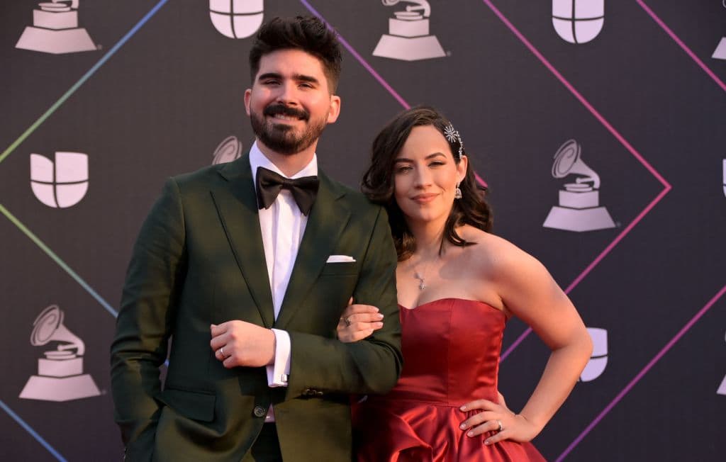 El dueto mexicano 
<b>Majo y Dan</b>, nominados en la categoría Mejor Álbum Cristiano en Español, se mostraron frescos con los colores que eligieron. 
<br>
