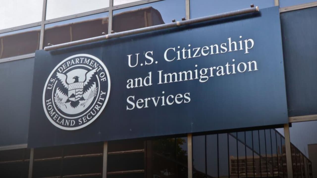 ¿Qué significan los cambios de USCIS al proceso de asilo afirmativo? Un experto responde