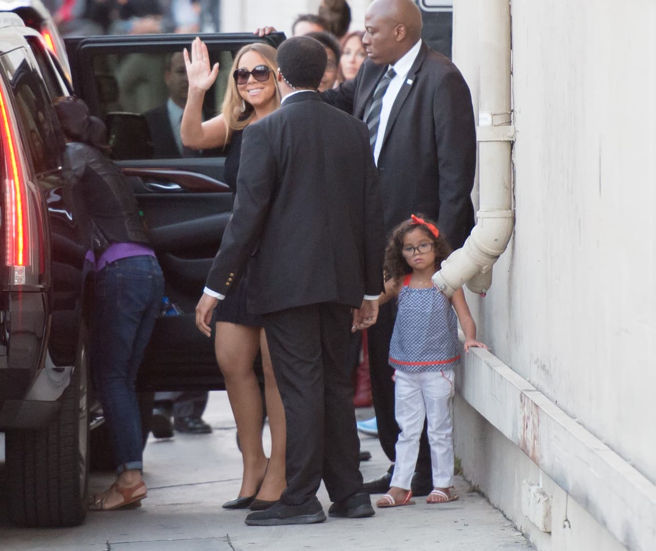 El viernes pasado, Bulochnikov advirtió al equipo de trabajo de la artista que si sus reclamos no son respondidos, enfrentarán un pleito legal.