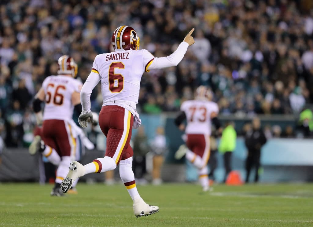 En contra de Mark Sanchez juega no solo la falta de entrenamientos. Su último pase para touchdown fue el 26 de noviembre de 2015 en el juego de Acción de Gracias contra los Detroit Lions, jugando para los Eagles.