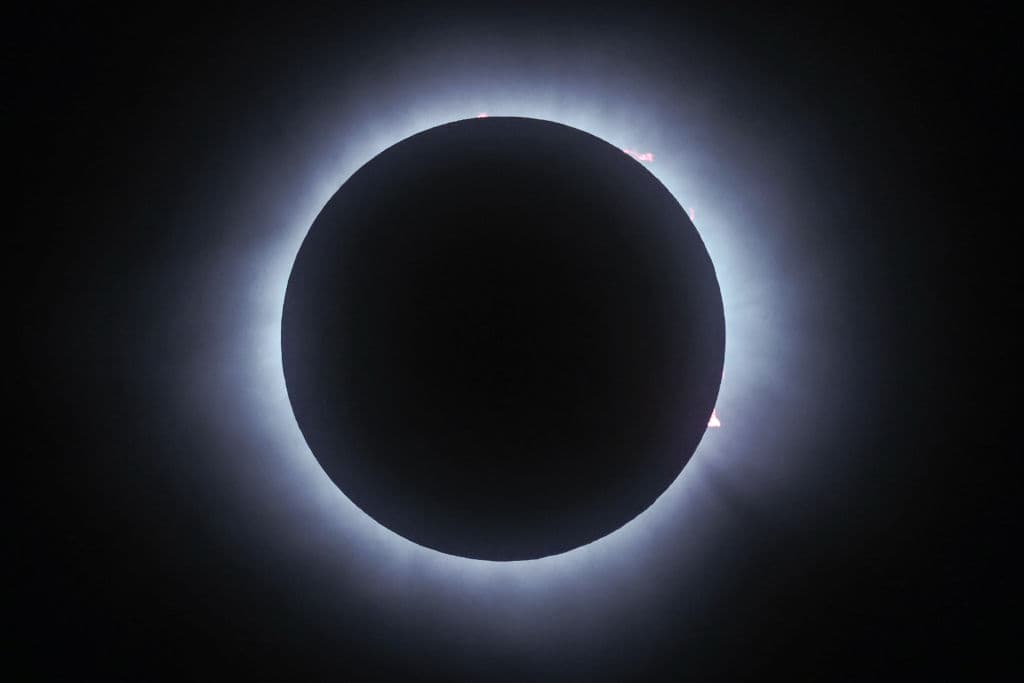 Pese a la nubosidad en algunos puntos en la franja en donde se observaría la totalidad del eclipse, los espectadores pudieron apreciar el fenómeno, ya que independientemente del estado de nubosidad en el cielo, la sombra de la Luna cubrió todo durante su paso frente al Sol permitiendo a todos apreciar el efecto del eclipse.