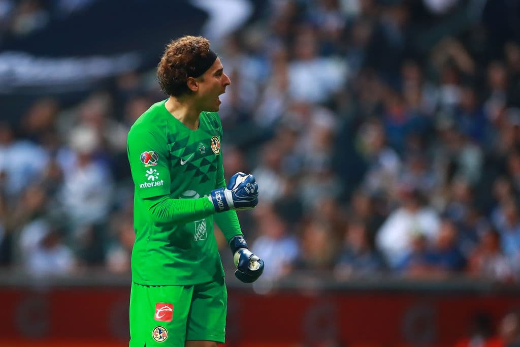 Ochoa revela frases de motivación en un pizarrón en Coapa.