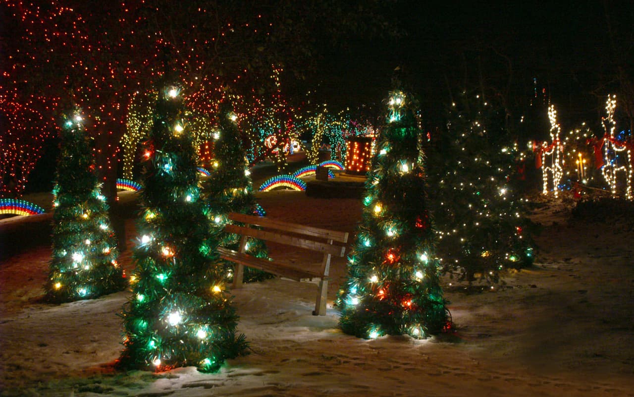 <b><a href="https://goo.gl/maps/kXCuLnb5XBp9x9uS8 " target="_blank">York</a></b>. Christmas Magic es un festival de luces anual en York que atrae a familias de todo el estado y más allá. The Wall Street Journal lo nombró uno de los principales eventos festivos del país. Definitivamente es uno de esos lugares que pertenece a tu lista de deseos navideños.