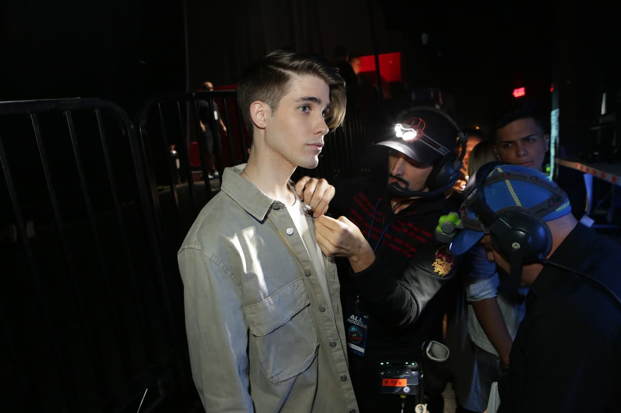 Abdiel se mantenía muy concentrado.