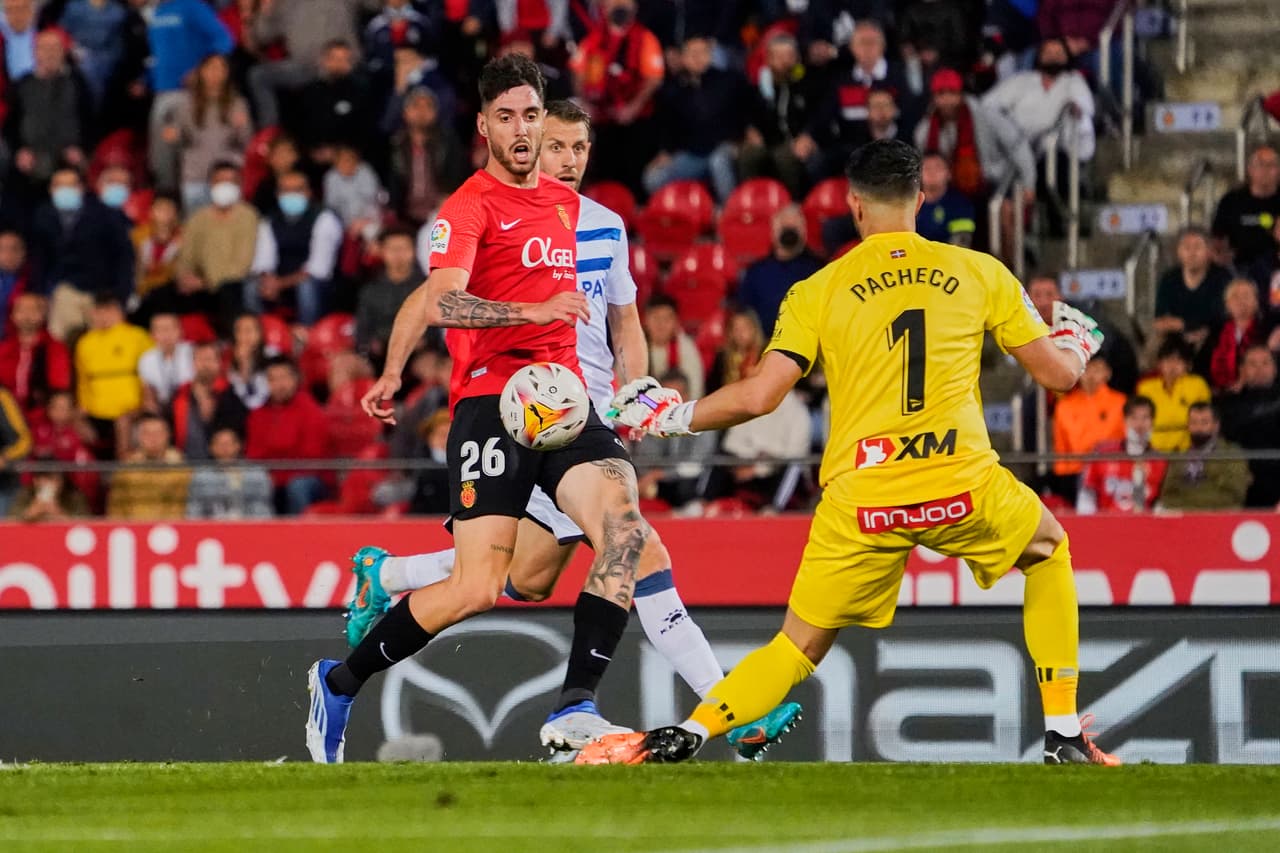 Betis perdió en casa contra Elche con Guardado en cancha y Lainez en tribuna; Mallorca de Javier Aguirre derrota al Alavés en duelo vital para no descender y Villarreal gana el derbi ante Valencia.
