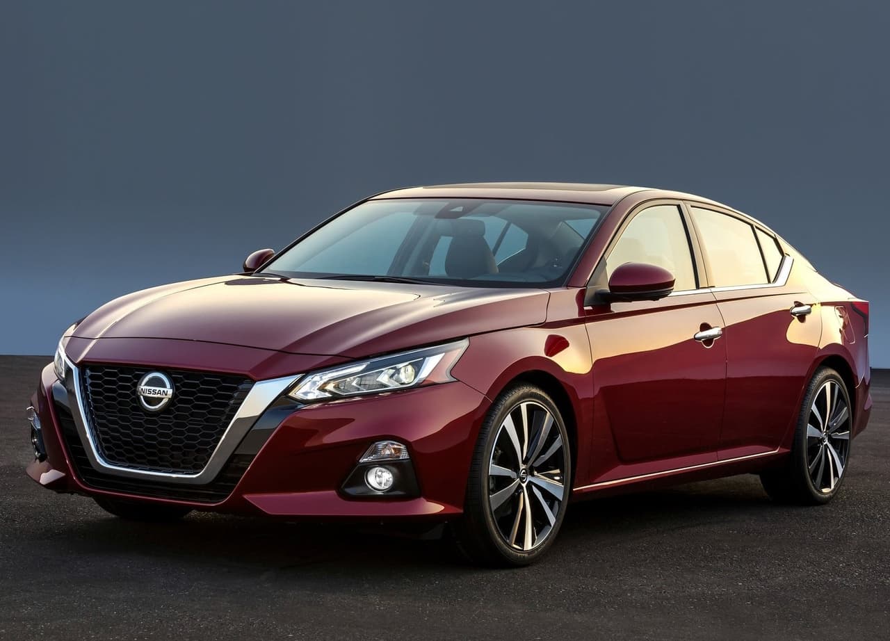 <h3 class="cms-H3-H3"><b>5. Nissan Altima</b></h3>
<br>
<br>
<b>Precio promedio tras 3 años de uso: </b>$13,718
<br>
<b>Depreciación promedio tras 3 años de uso:</b> 42.5%
<br>
<b>Diferencia de precio con modelo nuevo:</b> $10,148