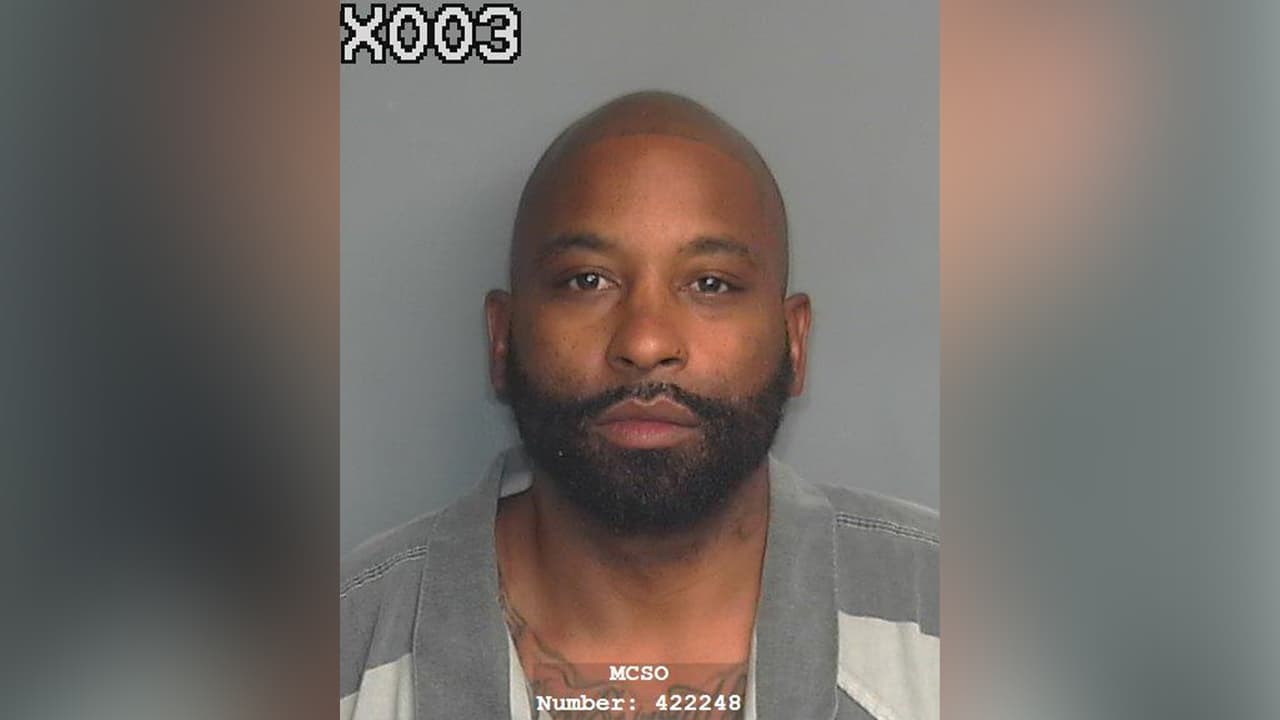 James Arthur II Power, es señalado de agresión a un servidor público.