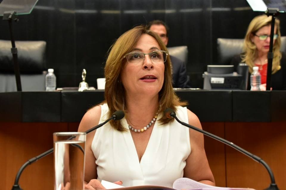 <b>SECRETARÍA DE ENERGÍA:</b> La titular será 
<b>Norma Rocío Nahle García</b>, ingeniera con especialidad en petroquímica. Ha laborado en Petróleos Mexicanos y en Industrias Resistol. Como titular de esta dependencia estará a cargo de la revisión de la llamada reforma energética y el proyecto anunciado por López Obrador para la construcción de dos nuevas refinerías y para la rehabilitación y mejora de las seis refinerías que existen en México. Otra de sus prioridades, según aseguran, será el rescate del sector energético a través de impulsar la producción nacional de energía, la generación de alternativas de energías renovables.