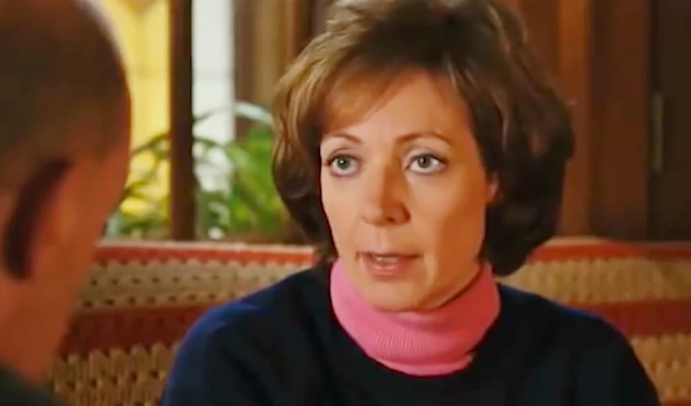 <b>Allison Janney</b> 
<br>Allison Janney interpreta a Bren MacGuff, la esposa de Mac, y quien se convierte en la principal amiga y consejera de Juno durante su embarazo. Gracias a ella, la adolescente y el bebé logran mantener una buena salud.
<br>