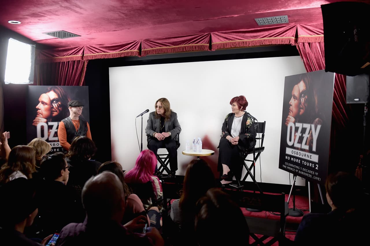 "Hice mi último show de Nochevieja (2018) en The Forum (en Los ´Ángeles). Entonces tuve una 
<b>mala caída</b>. Tuve que someterme a una cirugía en el cuello, que me atornilló todos los nervios", recordó.