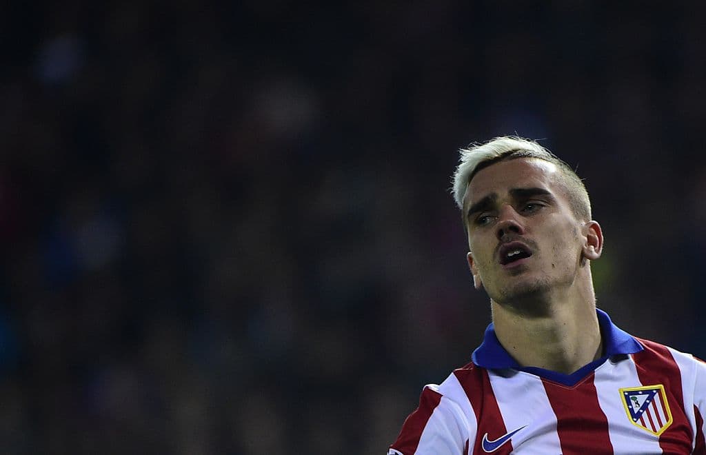 A principios de 2015, Griezmann decidió raparse todos los alrededores de la cabeza, para dejarse un mechón de pelo en la parte superior, el cuál tiñó de color blanco.