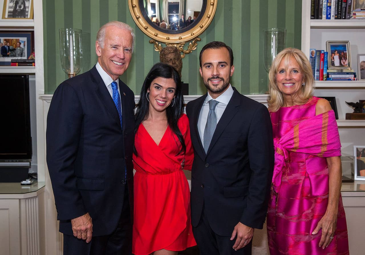 De izquierda a derecha: Joe Biden, Bianca Ferrer Gorordo, Felice Gorordo, Jill Biden.
