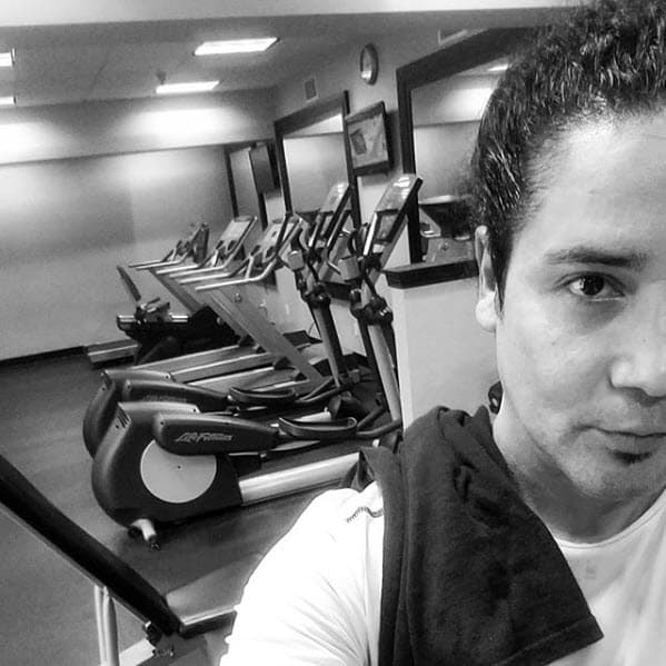 Otro de los integrantes originales es Chris Pérez, el viudo de Selena Quintanilla, ícono del género tex-mex. Chris fue uno de los guitarristas de la banda durante tres años, del periodo de 2003 al 2006.