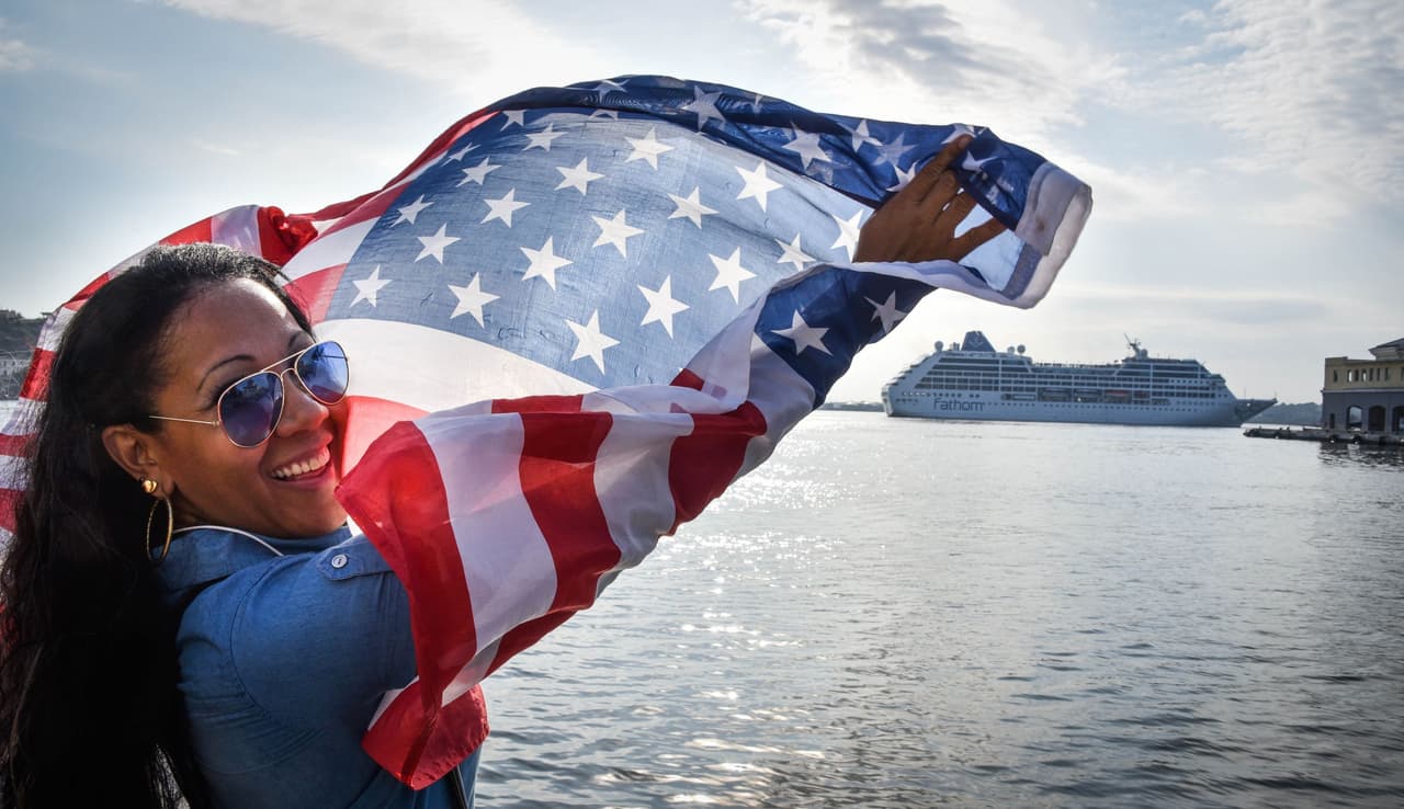Carnival makes history as cruise ship docks in Cuba