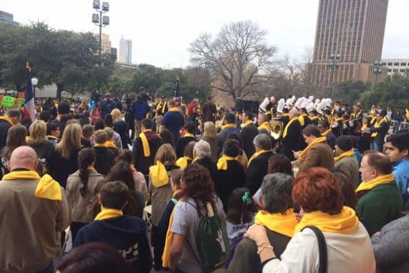 Miles de promotores de la campaña “Texas School Choice” marcharon este jueves para expresar la importancia de tener mejores opciones educativas. (Foto: Twitter)