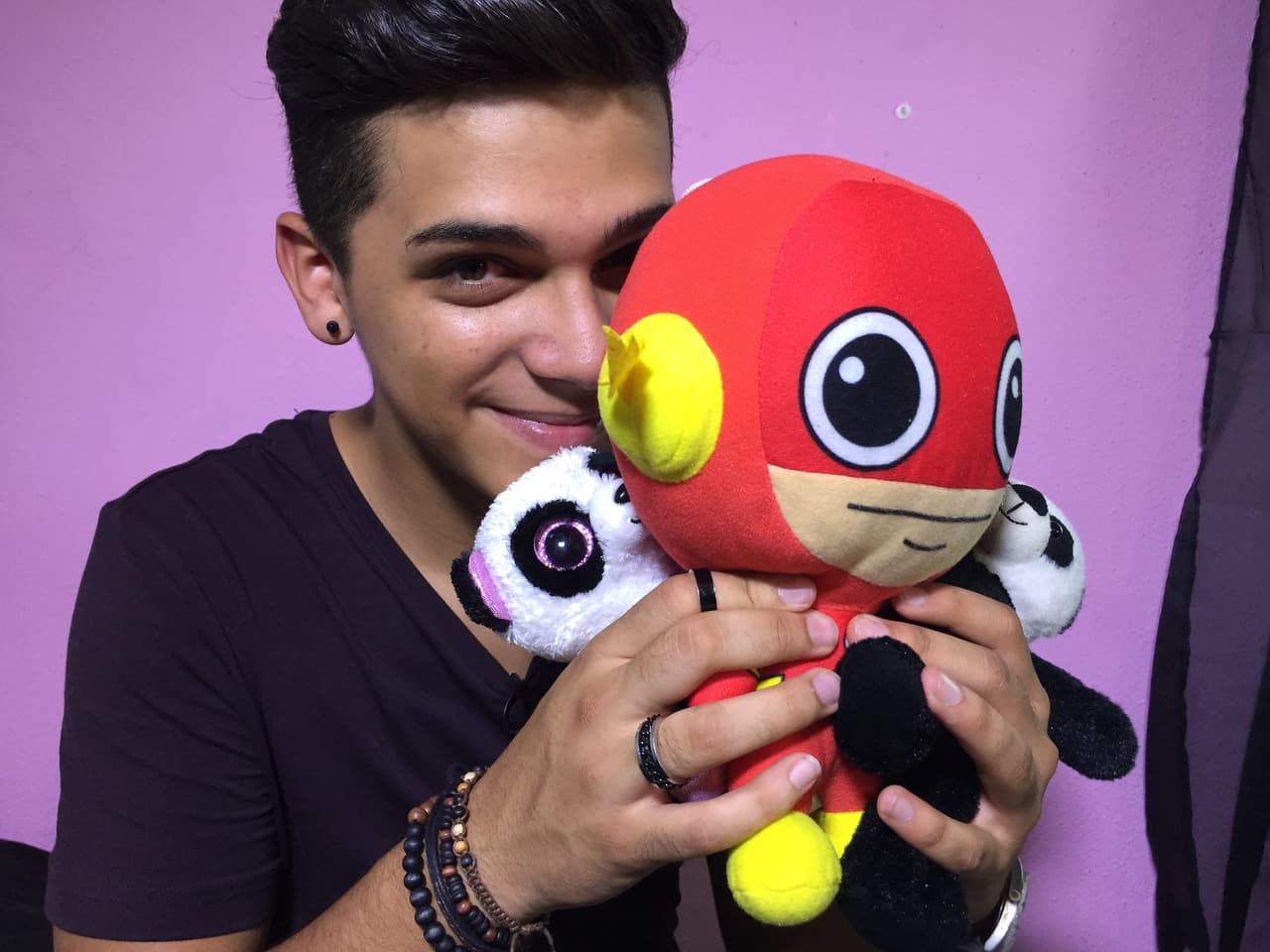 Fabyán es un chico muy tierno que nos tiene enamoradas.