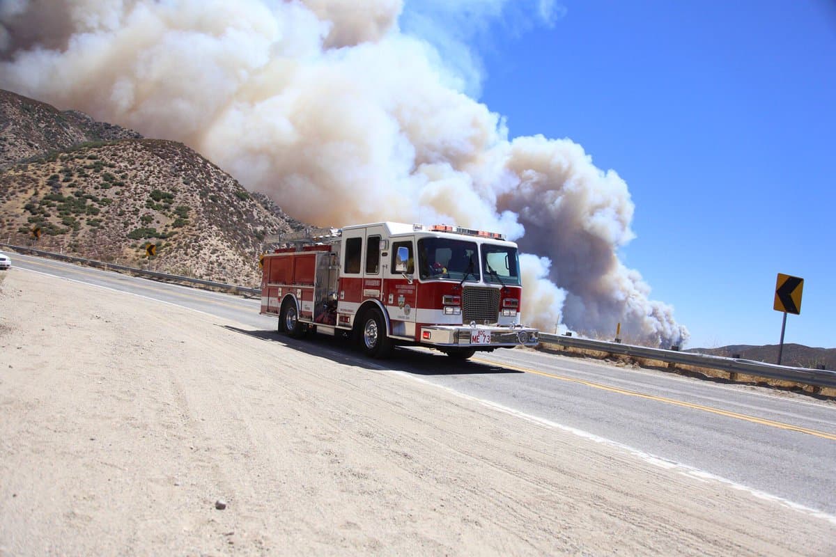 En las primeras horas 500 bomberos fueron desplazados al lugar.