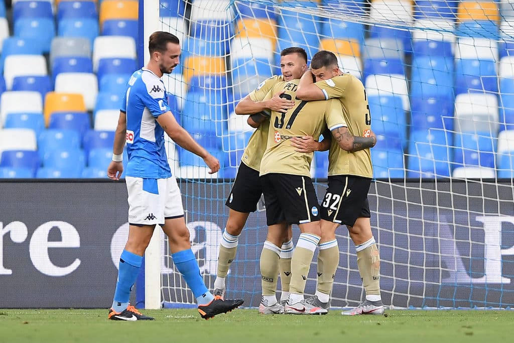 Petagna festeja el tanto que iguala momentaneamente el encuentro.