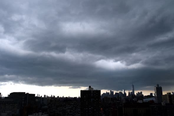 Según las previsiones del Centro Nacional de Huracanes (CNH) de EEUU, el centro de Arthur pasará esta noche al este de la costa norte de Florida.