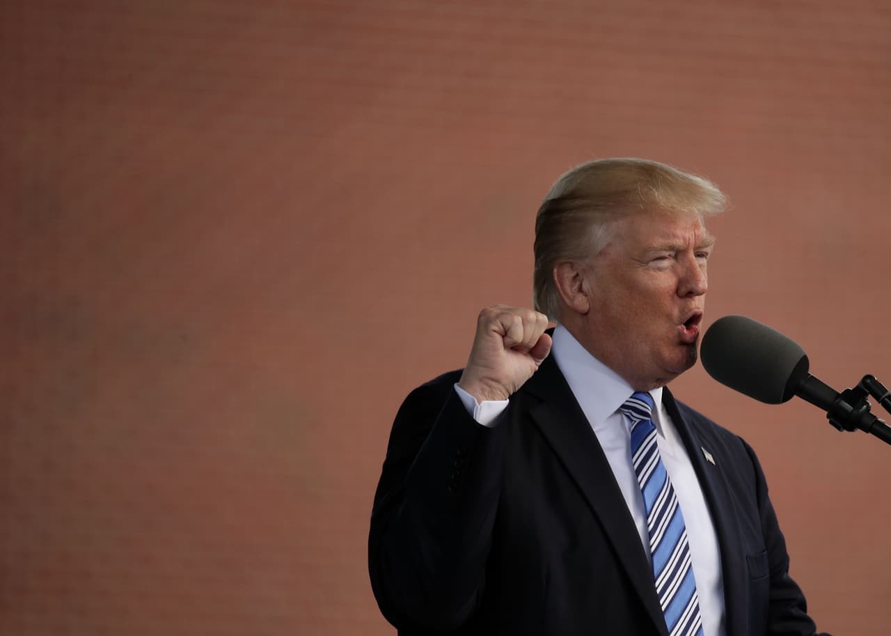 "Usa la palabra imposible nada más como una motivación", expuso el presidente Donald Trump en su discurso principal en Liberty University.