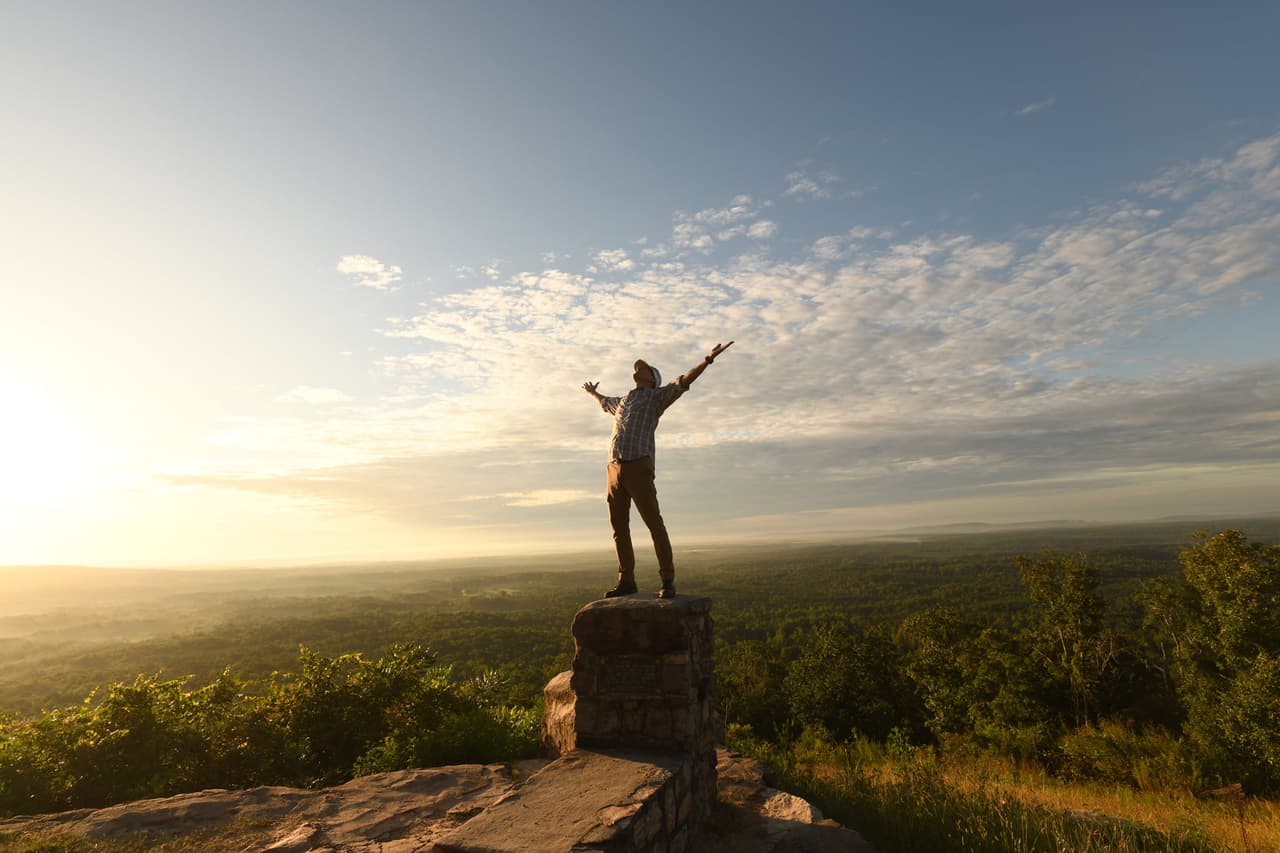 <b>Pine Mountain</b>. Callaway Resort & Gardens estalla de color en primavera. Acá podrás recorrer los jardines y el mariposario, andar en bicicleta, jugar al tenis y al golf, y caminar por los jardines en su punto máximo. También podrás explore los senderos e ir a pescar en el F.D. Roosevelt State Park, el parque estatal más grande de Georgia.
<br>
<br>
<b><a href="https://goo.gl/maps/J4fPMSTvdQXmmqRaA">Cómo llegar</a></b>