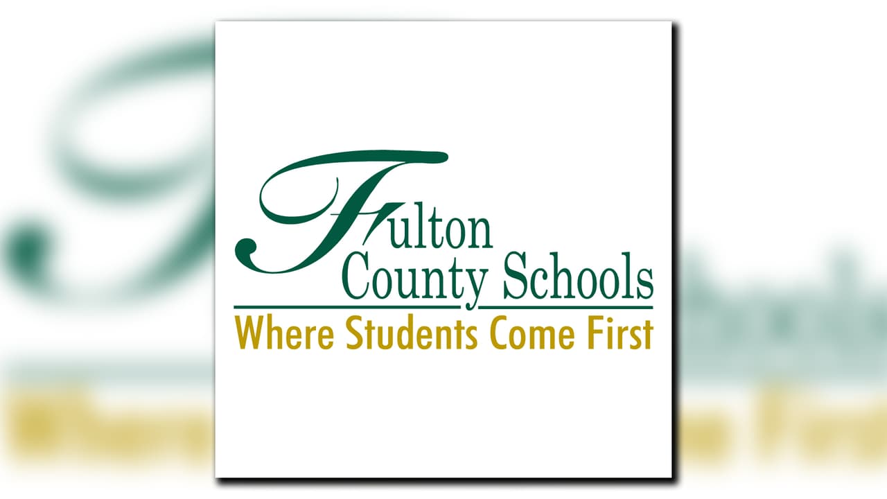 <b>El Distrito Escolar del Condado de Fulton</b>
<br>
<br>El Distrito Escolar del Condado de Fulton dijo que ha revisado el calendario escolar para retrasar el primer día de clases para el año académico 2020-21.
<br>
<br>Según el distrito, la junta escolar votó el lunes para retrasar el día de inicio del año escolar del 10 al 17 de agosto para "permitir una mayor preparación general".
<br>
<br>El distrito también extendió la fecha límite de inscripción 5 días adicionales hasta el miércoles 22 de julio a las 5:00 p.m.