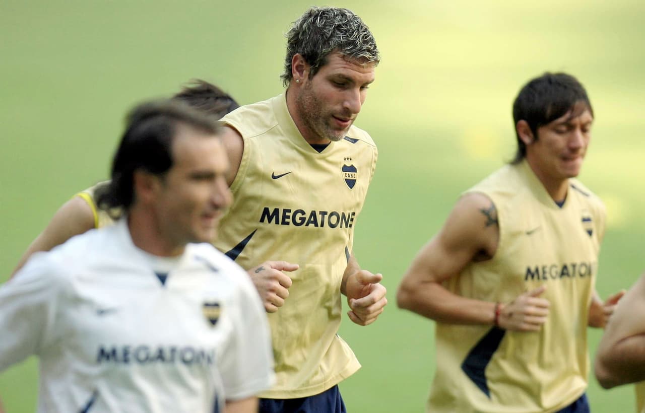 El nativo de La Plata debutó con el Club
<b> </b>Estudiantes de La Plata en 1992 y se retiró en 2011 con la camiseta del equipo de sus amores, Boca Juniors.