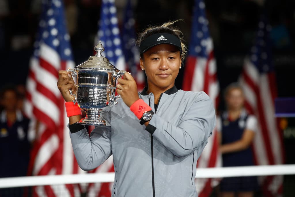 La tenista japonesa de 20 años Naomi Osaka ganó este sábado el US Open femenino a la estadounidense Serena Williams en una final emotiva y polémica.