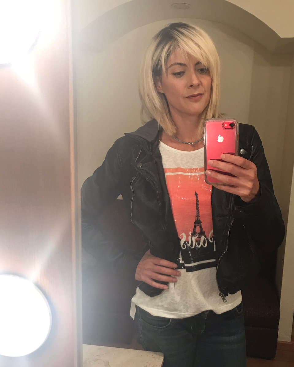 Para darle vida a su papel, 
<b>Verónica</b> ya tiñó su pelo y mandó este mensaje a sus seguidores: "Besos desde mi camerino, mi segundo hogar por los próximos 'varios' meses feliz viernes Twiter@s!! ¿En qué andan?"