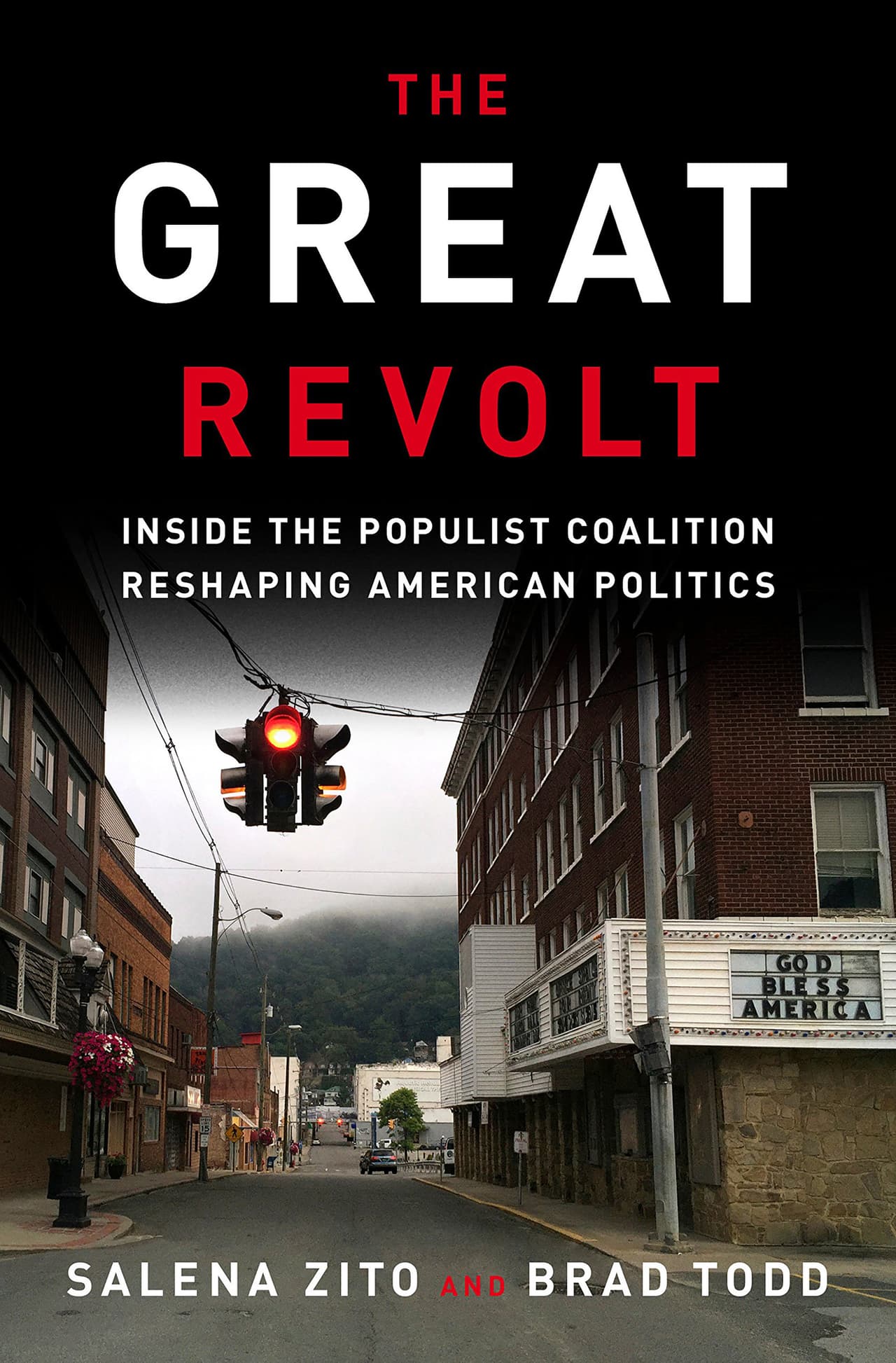 <i><b>"The Great Revolt (La gran revuelta), </b></i>
<b>por Salena Zito y Brad Todd. </b>Para Donald Trump este libro “
<a href="https://twitter.com/realDonaldTrump/status/993475610377932801">hace mucho para contar la historia de nuestra gran victoria electoral.</a> ¡Los hombres y mujeres olvidados ya no están olvidados!”, dijo en Twitter. El libro intenta explicar si el triunfo electoral del magnate fue una rareza política o señal de un cambio más profundo en la política estadounidense: