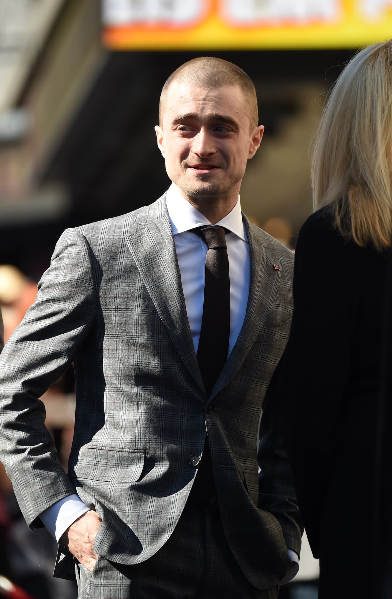 Dan estaba un poco nervioso antes de la ceremonia.