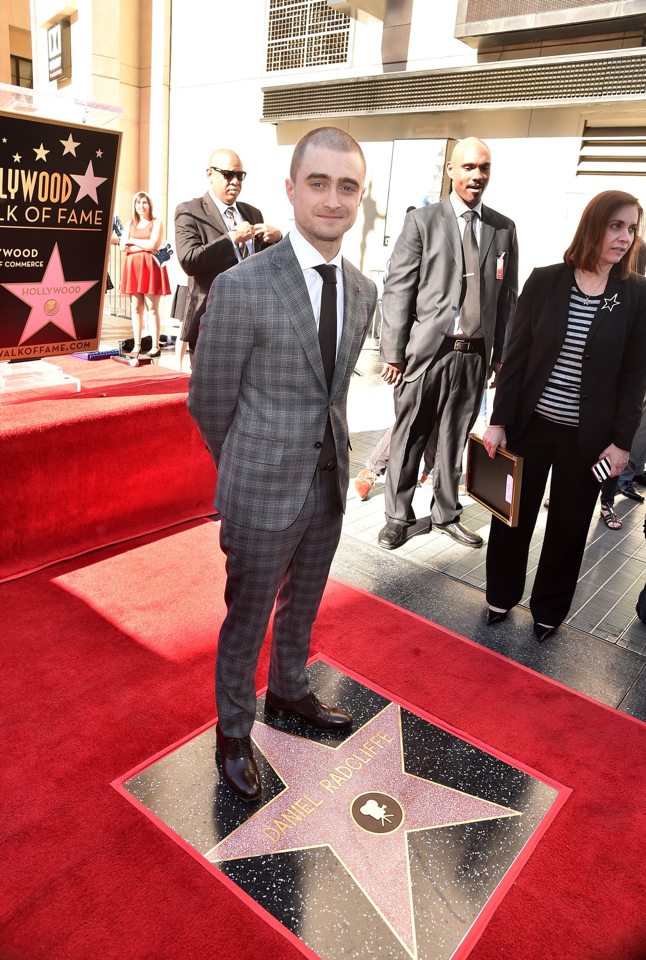 El actor recibió feliz su estrella en el Paseo de la Fama en Hollywood Boulevard.