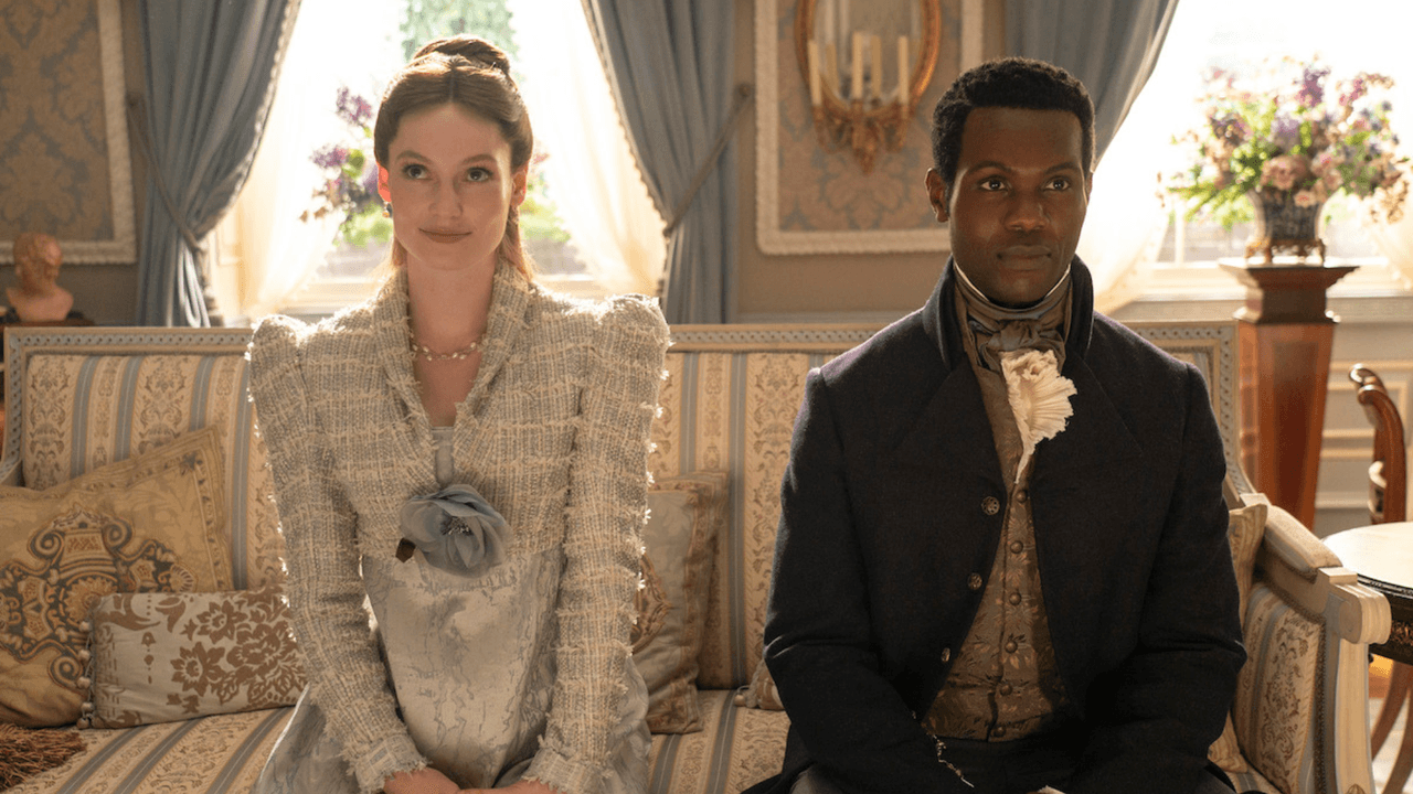 Francesca Bridgerton y John Stirling en la serie 'Bridgerton'.