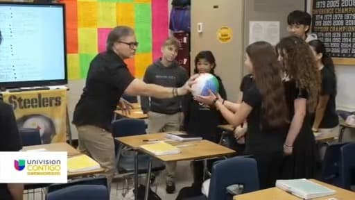 "Cuando un maestro enseña con pasión, le enseña a los muchachos a aprender con pasión": maestro del año de Miami-Dade