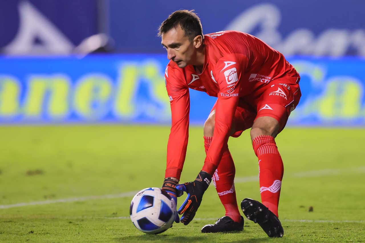 Cruz Azul y Atlético de San Luis tuvieron claras opciones de gol pero ‘Trapito’ Barovero y Sebastián Jurado bajaron la ‘cortina’ para mantener el empate que al final finiquitaron en el marco de la Jornada 6 del Grita México A21.