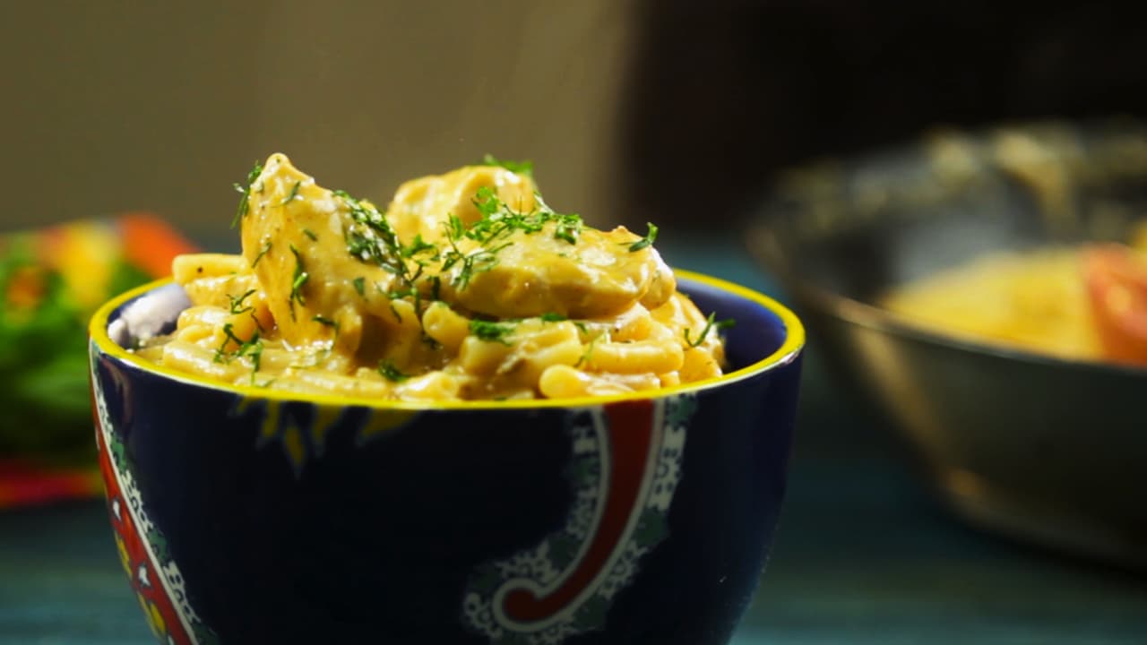 Pasta de coditos con salsa de chipotle y pollo