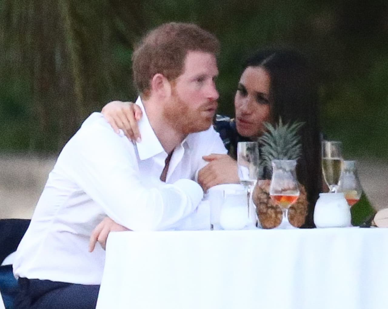 Su noviazgo con 
<b>Meghan Markle, </b>actriz de la serie Suits, va viento en popa.