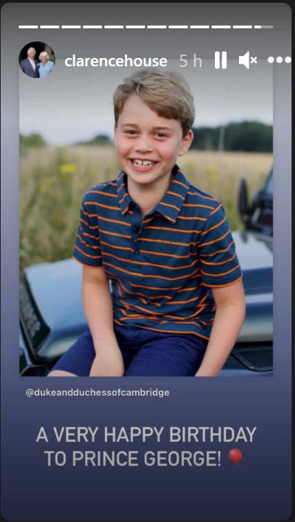 Su abuelo, el príncipe Carlos, lo felicitó replicando 
<b><a href="https://www.univision.com/famosos/la-fotografa-kate-middleton-sorprende-nuevamente-con-tiernas-fotos-ahora-de-la-princesa-charlotte-fotos" target="_blank">la foto que le tomó Kate Middleton</a></b> y agregando un mensaje de felicitación.